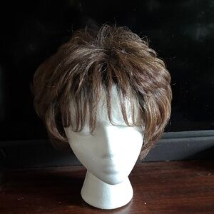 Stylish Short Brown Wig for Women